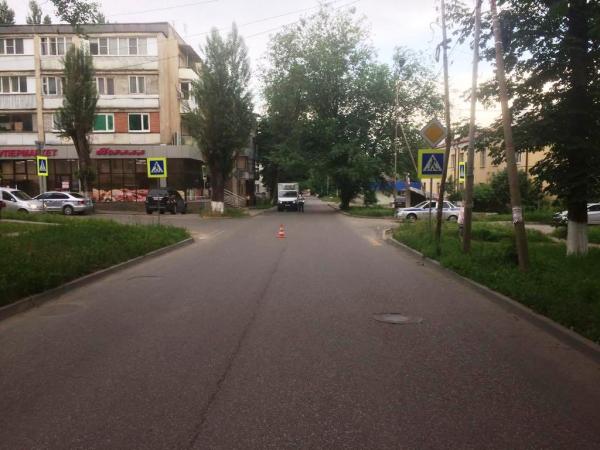 В Пятигорске в аварию попала 17-летняя девушка, водитель скрылся с места инцидента